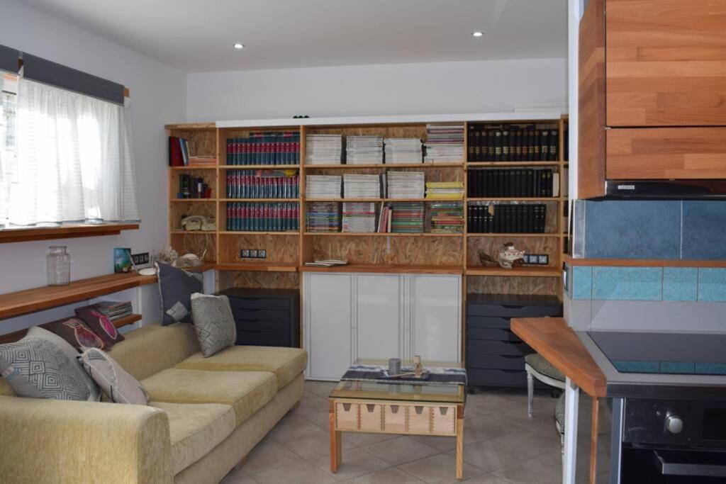 3H Myrto Ενα Λειτουργικό Studio Κοντά Στην Αθήνα Bagian luar foto